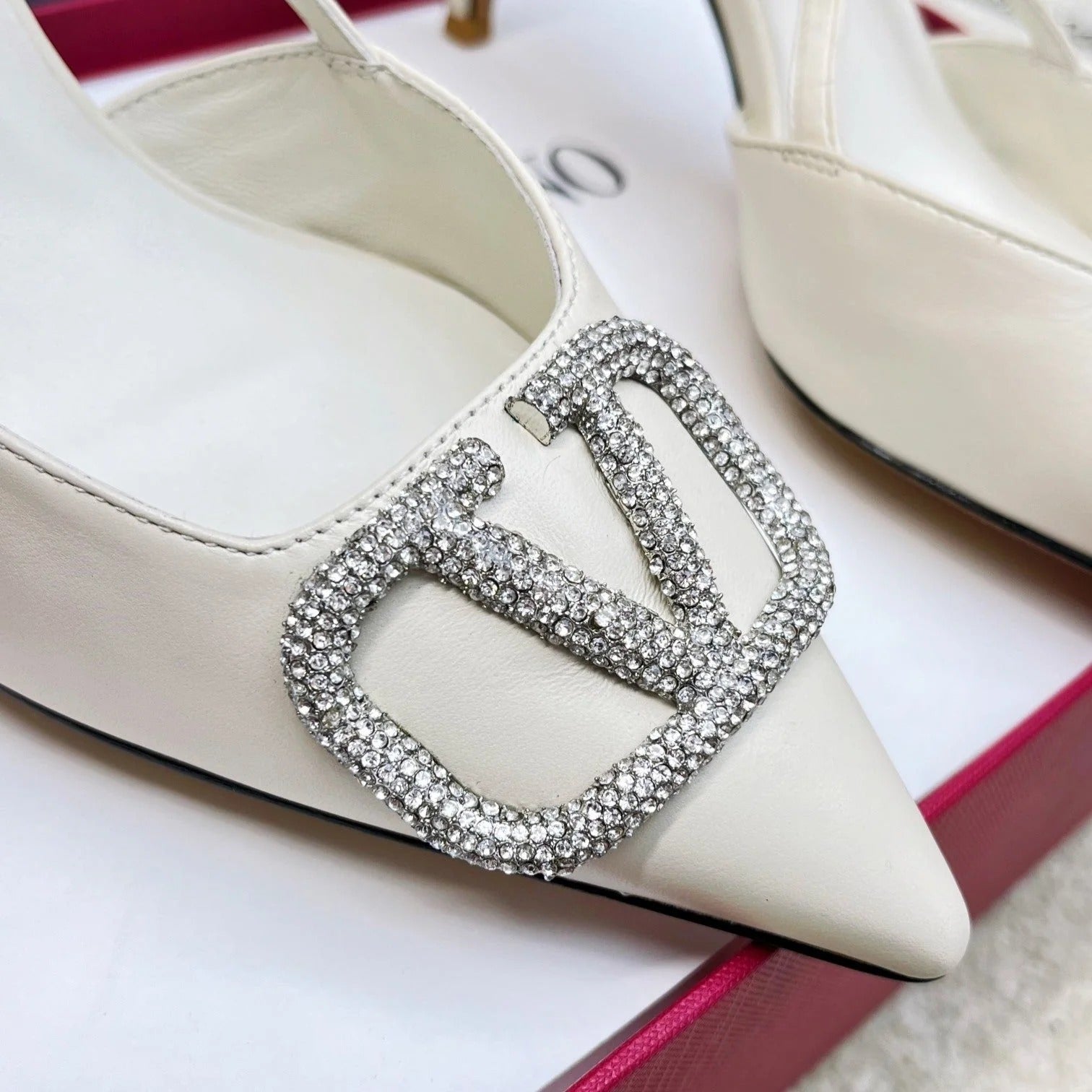 VALENTINO GARAVANI VLOGO SIGNATURE DIAMOND SLINGBACK IN WHITE CALFSKIN