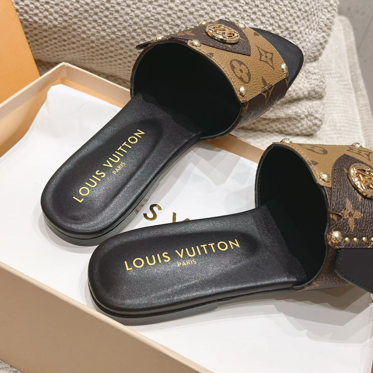 LOUIS VUITTON VANITY PM & FRAME SANDALS SET